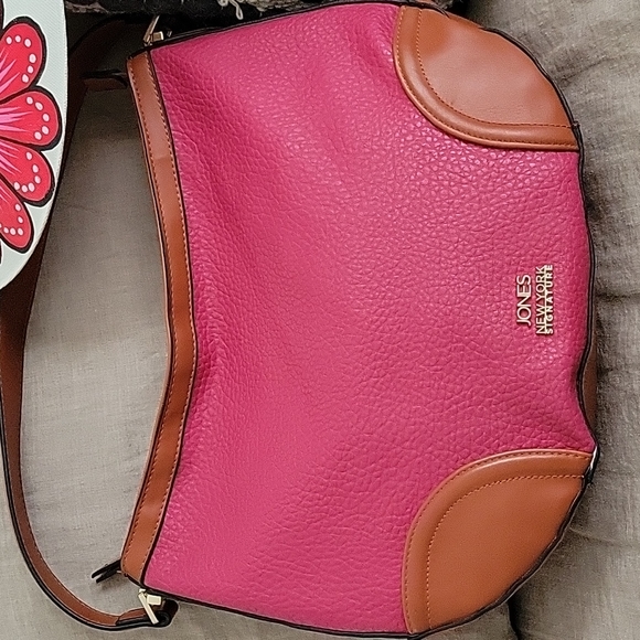 Jones New York Signature Ruby/Carmel Colorblock faux leather bag. Back zipper. - Picture 3 of 15